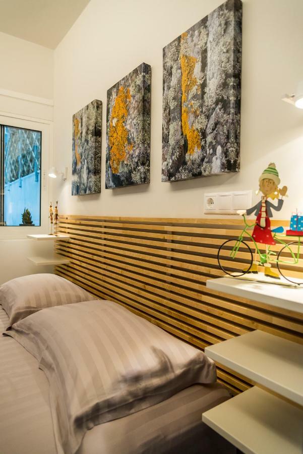 Central Cozy Studio With A Secret Garden Athena Bagian luar foto