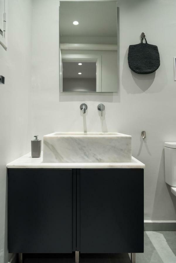 Central Cozy Studio With A Secret Garden Athena Bagian luar foto
