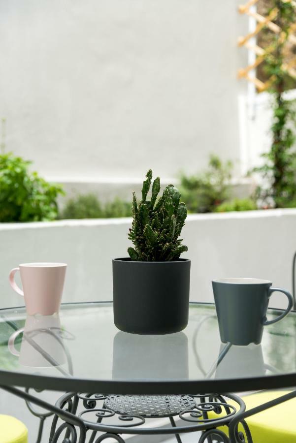 Central Cozy Studio With A Secret Garden Athena Bagian luar foto