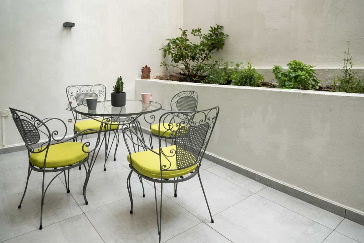 Central Cozy Studio With A Secret Garden Athena Bagian luar foto